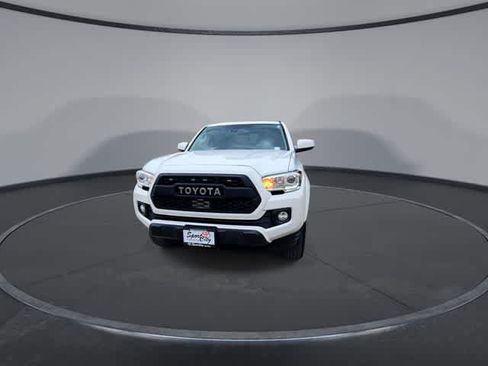 Used 2021 Toyota Tacoma SR5 RWD image 3