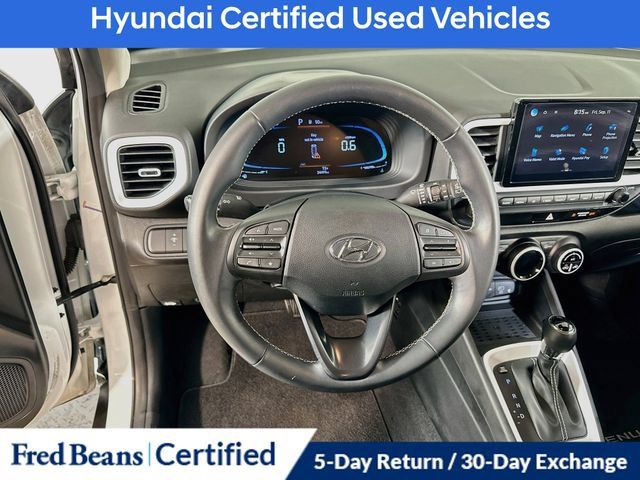Used 2023 Hyundai Venue Limited FWD image 21