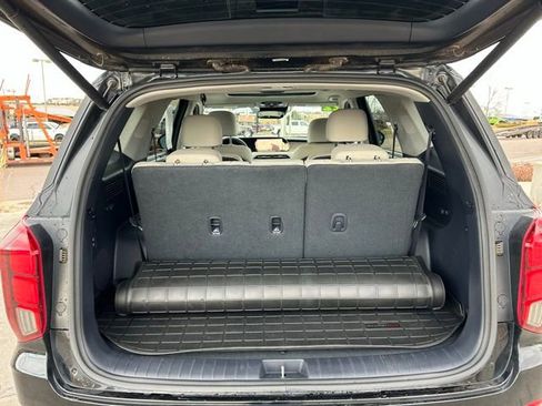 Used 2022 Hyundai Palisade Limited w/ Cargo Package image 26