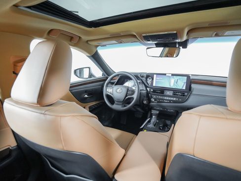 New 2025 Lexus ES 350 w/ Premium Package image 14