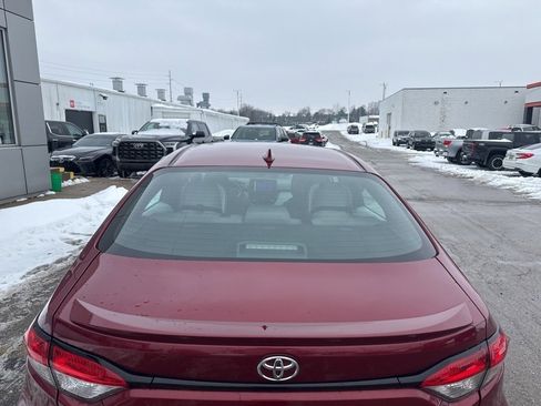 Used 2023 Toyota Corolla SE w/ Carpet Mat Package (TMS) image 8