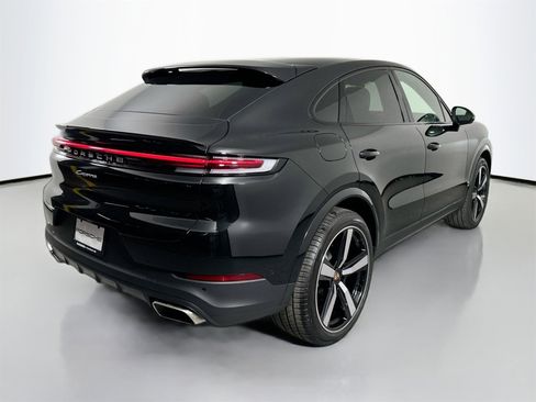 Certified 2025 Porsche Cayenne image 7