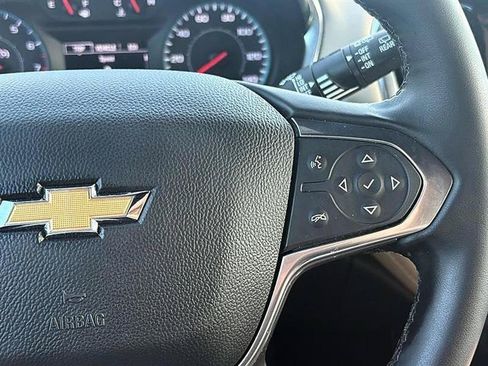 Used 2023 Chevrolet Traverse LT FWD image 21