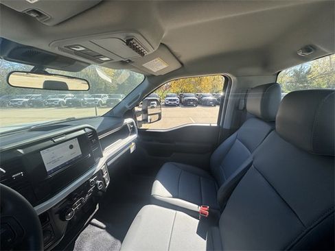 New 2025 Ford F550 4x4 Regular Cab Super Duty image 25