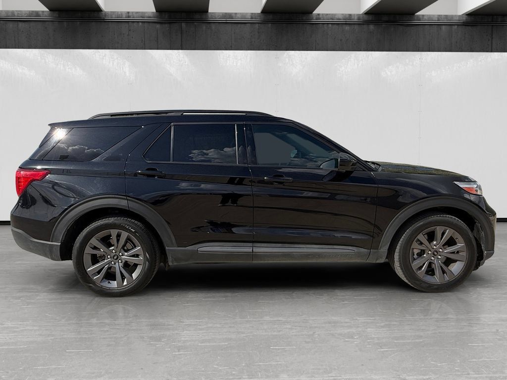 Used 2023 Ford Explorer XLT w/ Equipment Group 202A RWD image 6