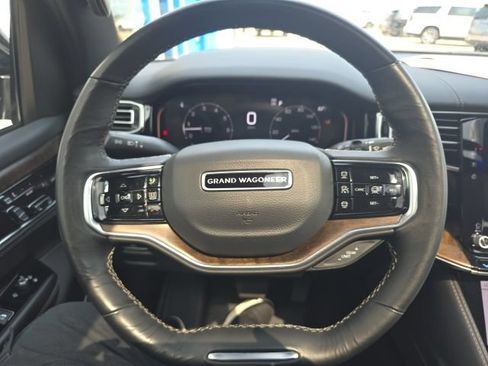 Used 2025 Jeep Grand Wagoneer 4WD image 27