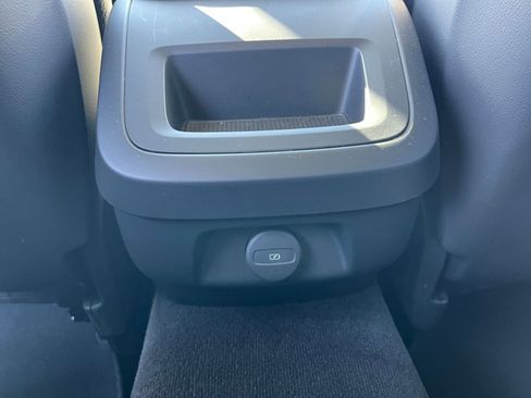 Used 2025 Volvo V60 B5 Cross Country Plus image 24