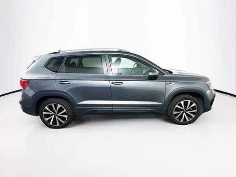 Used 2022 Volkswagen Taos SE w/ Panoramic Sunroof Package FWD image 10