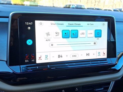 Used 2024 Volkswagen Atlas Cross Sport SE image 14