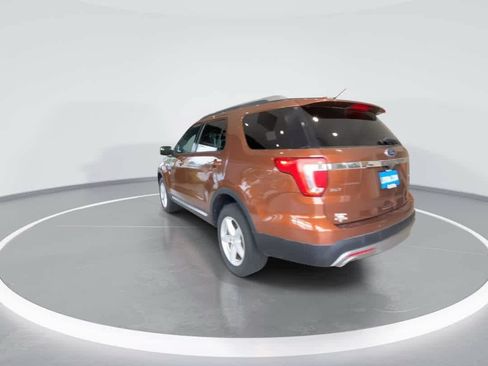 Used 2017 Ford Explorer XLT w/ Equipment Group 202A AWD/4WD image 6