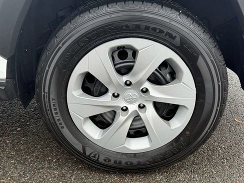 Certified 2025 Toyota RAV4 LE image 30