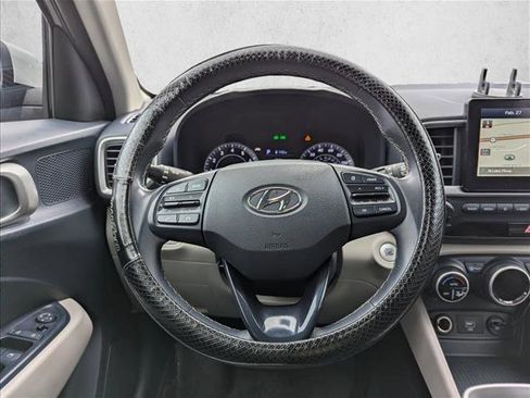 Used 2020 Hyundai Venue image 15
