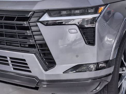 Used 2025 Lexus GX 550 w/ Accessory Package (2T) AWD/4WD image 19