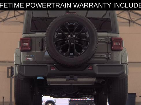 Used 2023 Jeep Wrangler Unlimited Sahara AWD/4WD image 7
