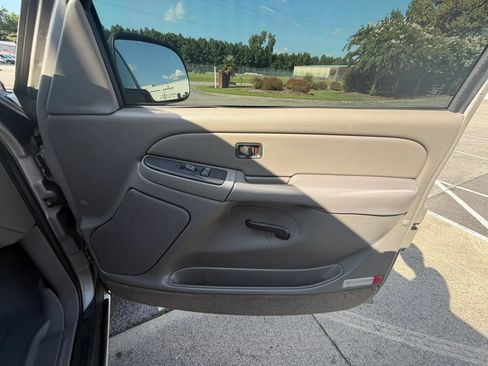 Used 2004 Chevrolet Tahoe LS RWD image 28