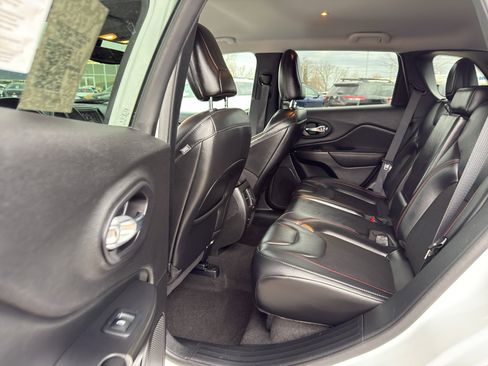 Used 2020 Jeep Cherokee Trailhawk w/ Cold Weather Group AWD/4WD image 29