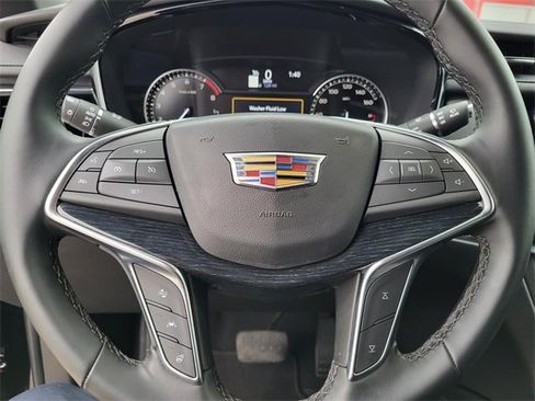 Used 2025 Cadillac XT5 Premium Luxury image 3