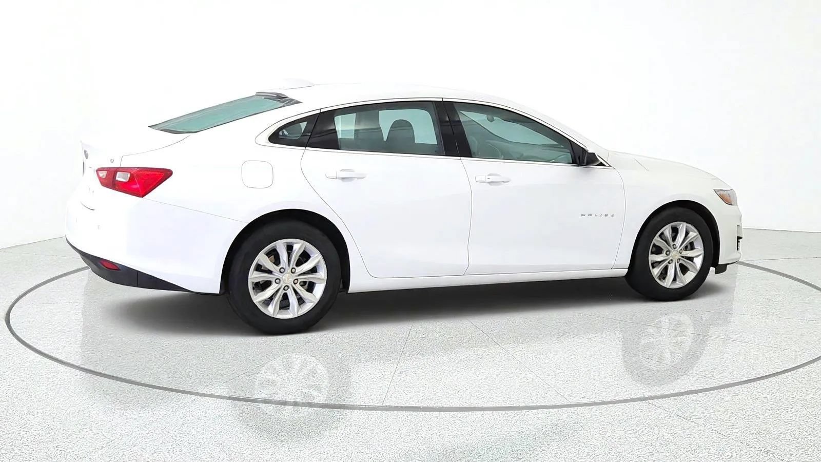 Used 2024 Chevrolet Malibu LT FWD image 9