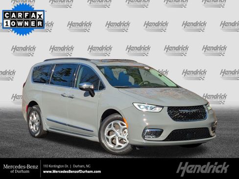 Used 2023 Chrysler Pacifica Limited image 1