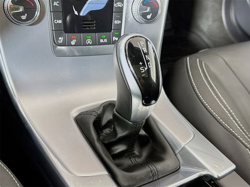 Used 2018 Volvo V60 T5 Dynamic w/ Vision Package image 14