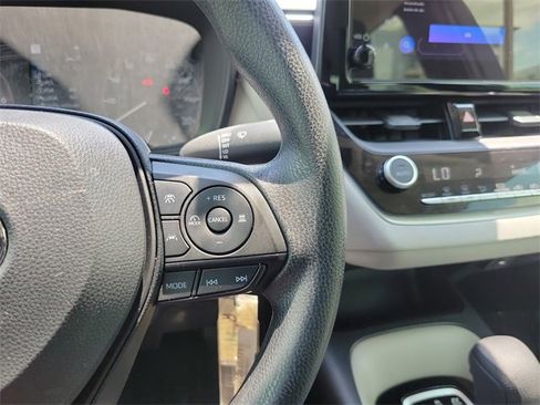 Used 2025 Toyota Corolla LE image 16