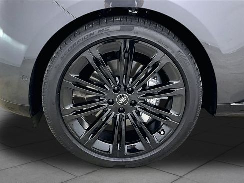 Used 2025 Land Rover Range Rover SE AWD/4WD image 11