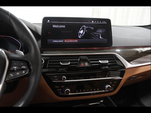 Used 2023 BMW 530i xDrive w/ Premium Package AWD/4WD image 9