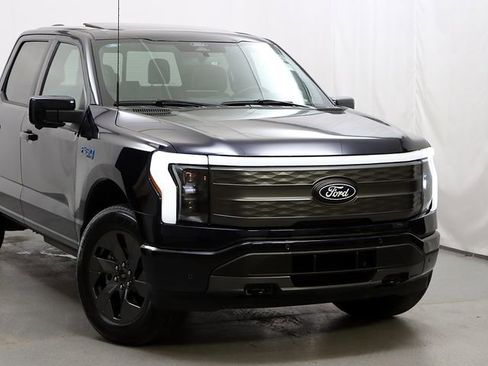 Used 2025 Ford F150 Lightning Lariat image 2