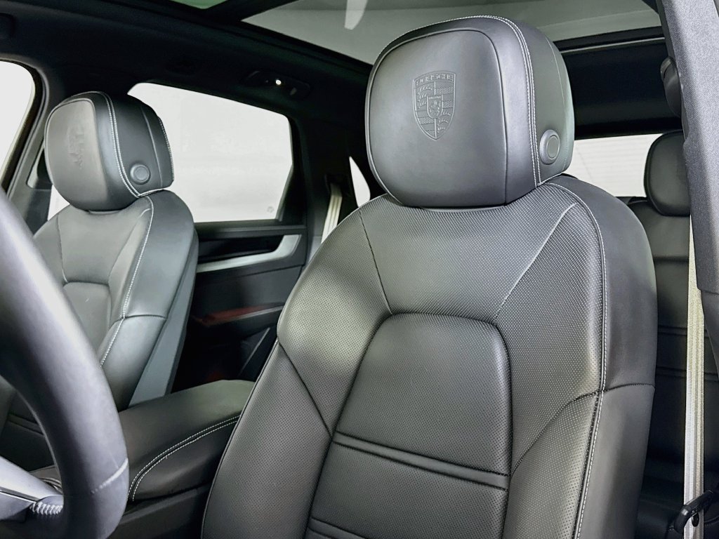 Certified 2025 Porsche Cayenne S AWD/4WD image 5
