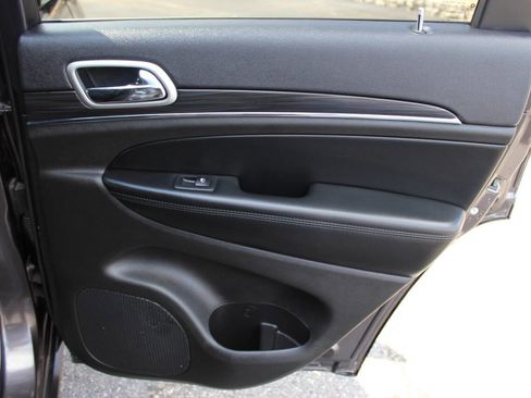 Used 2020 Jeep Grand Cherokee Limited image 12