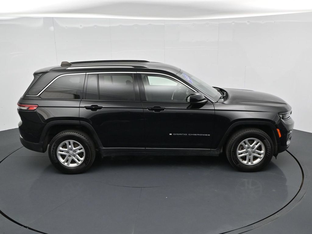 Used 2023 Jeep Grand Cherokee Laredo RWD image 25