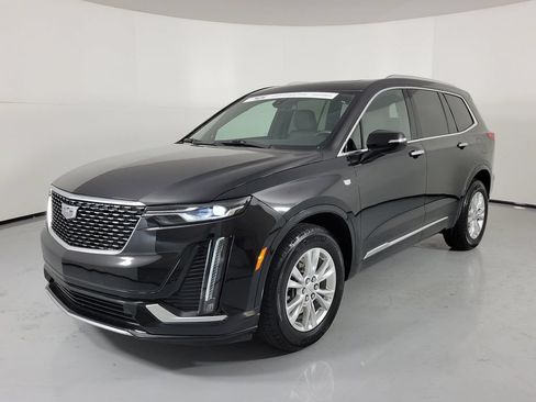 Certified 2024 Cadillac XT6 Luxury AWD/4WD image 2