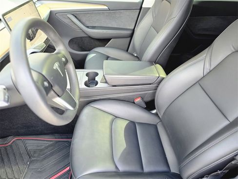 Used 2023 Tesla Model Y Long Range image 15