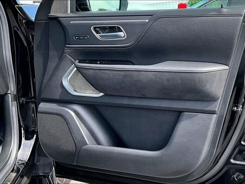 Used 2025 INFINITI QX80 Sensory AWD/4WD image 31