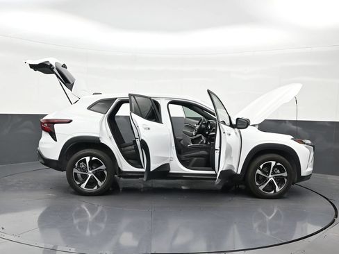 Used 2024 Chevrolet Trax RS FWD image 34
