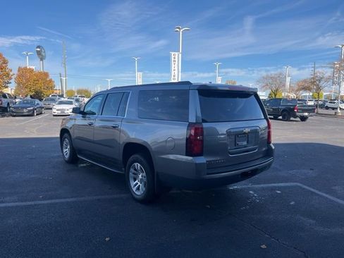 Used 2018 Chevrolet Suburban LT image 13