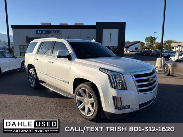 Used 2017 Cadillac Escalade Luxury RWD image 1