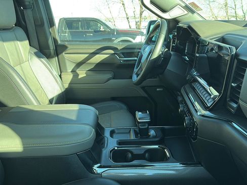 Used 2024 Chevrolet Silverado 1500 ZR2 w/ Technology Package image 12