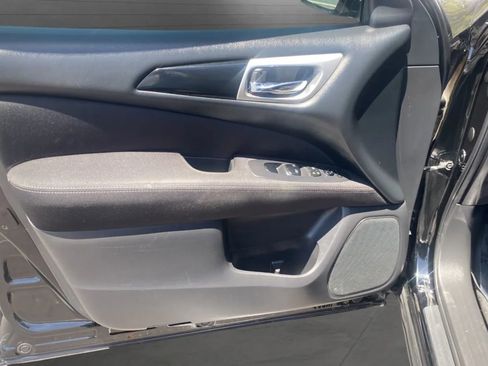 Used 2017 Nissan Pathfinder SV AWD/4WD image 11