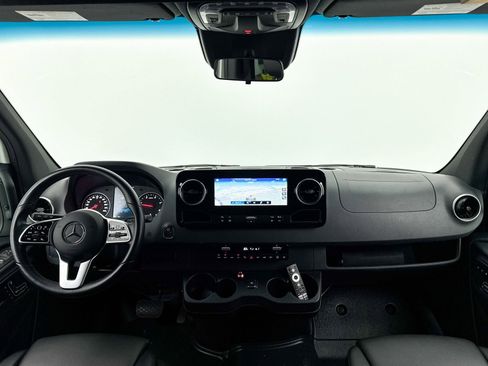 Used 2024 Mercedes-Benz Sprinter 2500 image 38