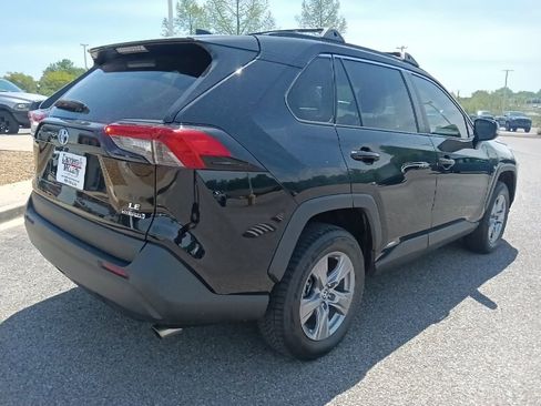 Used 2022 Toyota RAV4 LE AWD/4WD image 3