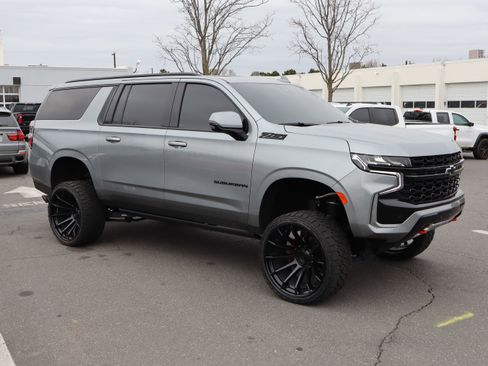 Used 2024 Chevrolet Suburban Z71 w/ Luxury Package image 2