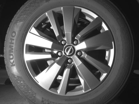 Used 2025 Nissan Pathfinder SV image 15