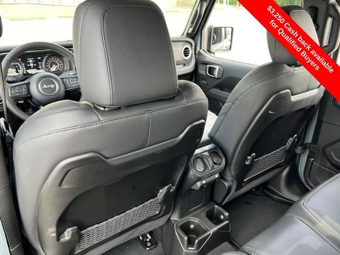 New 2025 Jeep Gladiator Sport image 20