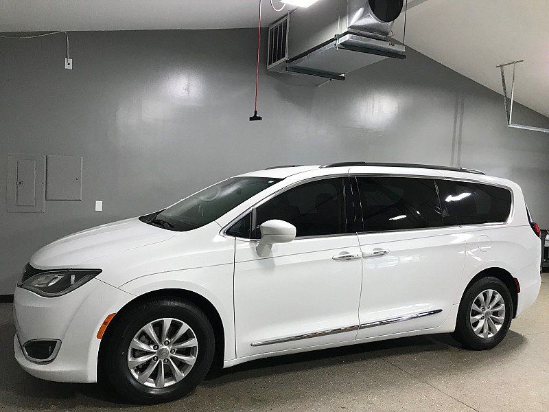 Used 2017 Chrysler Pacifica Touring-L FWD image 7