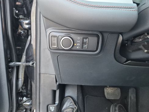 Used 2025 Ford Explorer Active image 22