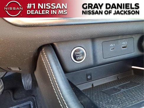 Used 2021 Nissan Rogue Platinum FWD image 16
