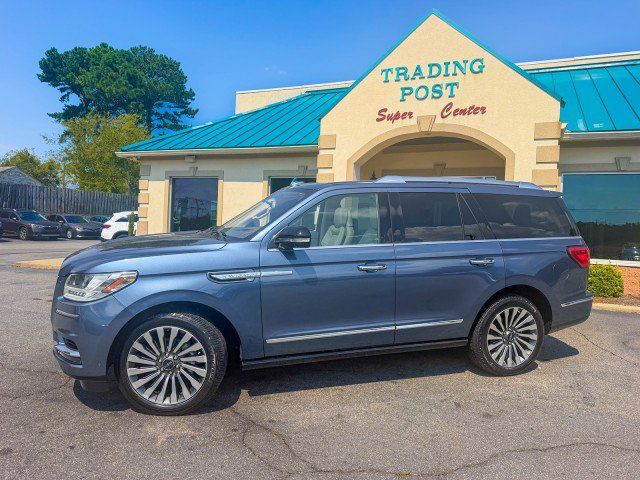 Used 2019 Lincoln Navigator Reserve AWD/4WD image 3
