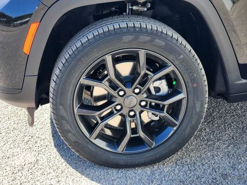 New 2025 Jeep Grand Cherokee L Limited w/ Trailer Tow Package AWD/4WD image 8