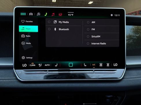 Used 2026 Volkswagen Tiguan SE FWD image 32